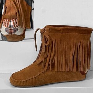 Aldo Minnetonka Suede Fringe Moccasin Boots Brown Size 7